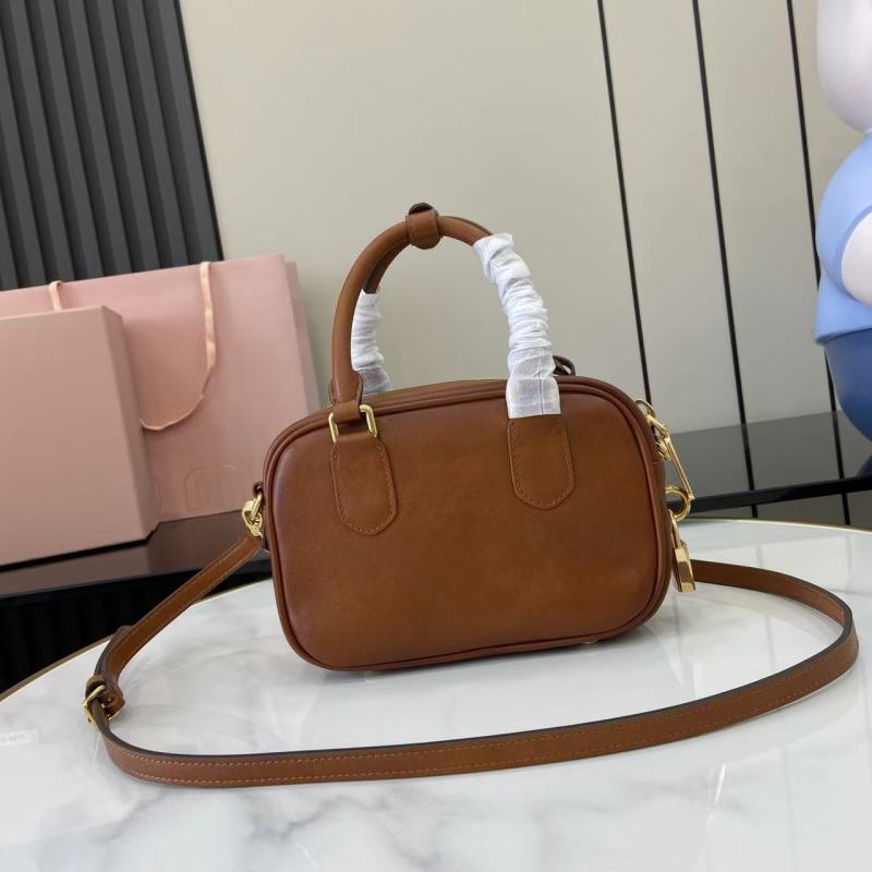 Сумка Miu Miu коричневая с ручкой