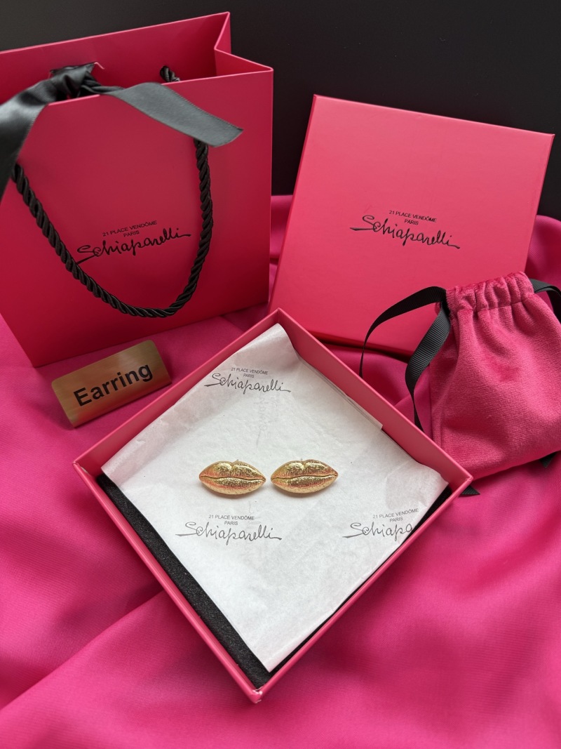Серьги в форме губ Schiaparelli