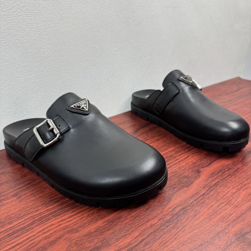 Мужские шлёпанцы Prada