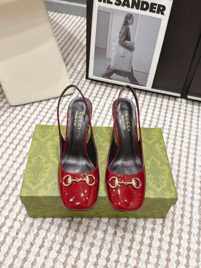 Женские туфли Gucci на каблуке с металлическим пряжкой