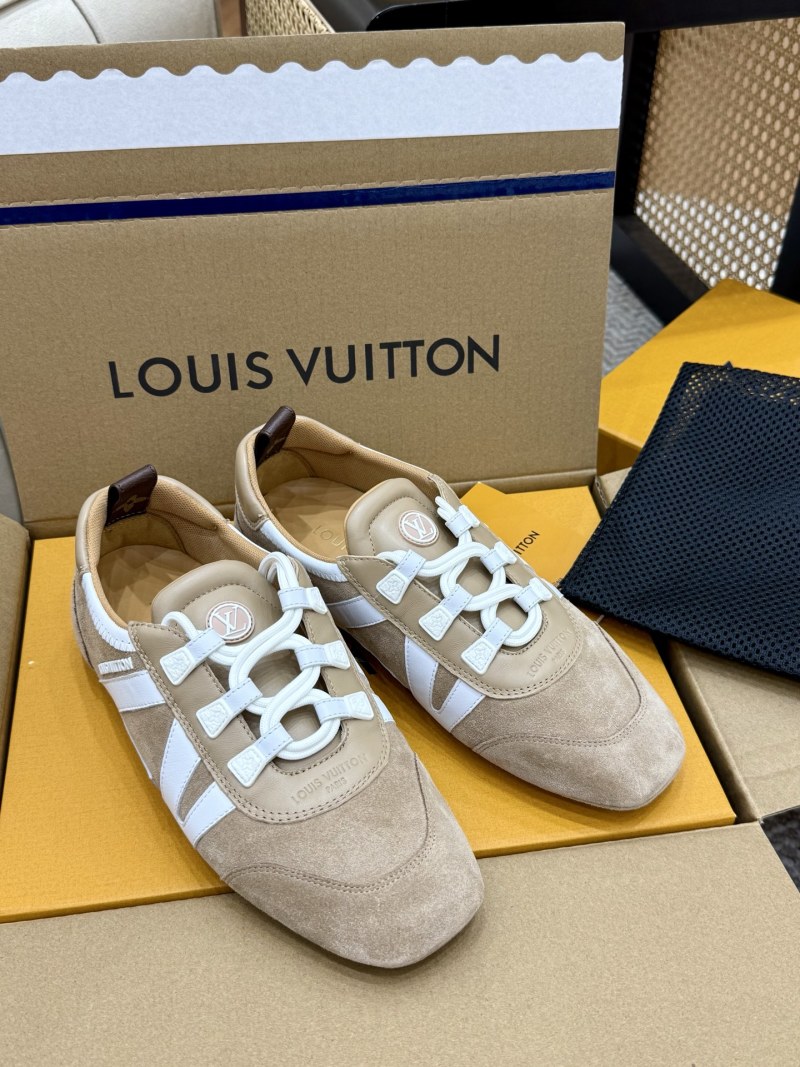 Женские замшевые балетки со шнуровкой бежевого цвета Louis Vuitton