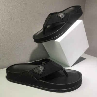 Шлёпанцы Prada