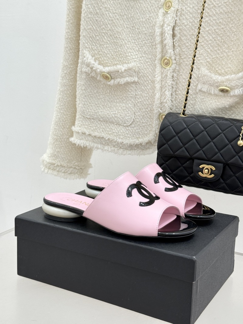 Женские босоножки розовые на перламутровом каблуке с эмблемой Chanel