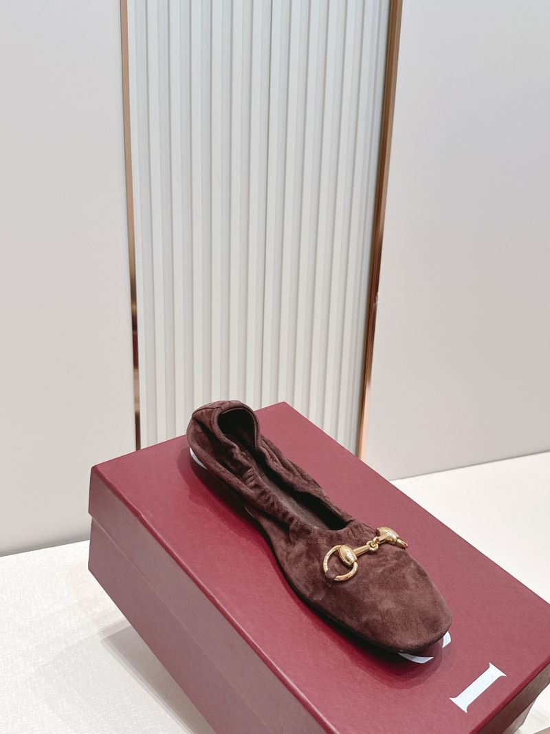 Женские балетки Gucci замшевые бордовые с металлической фурнитурой