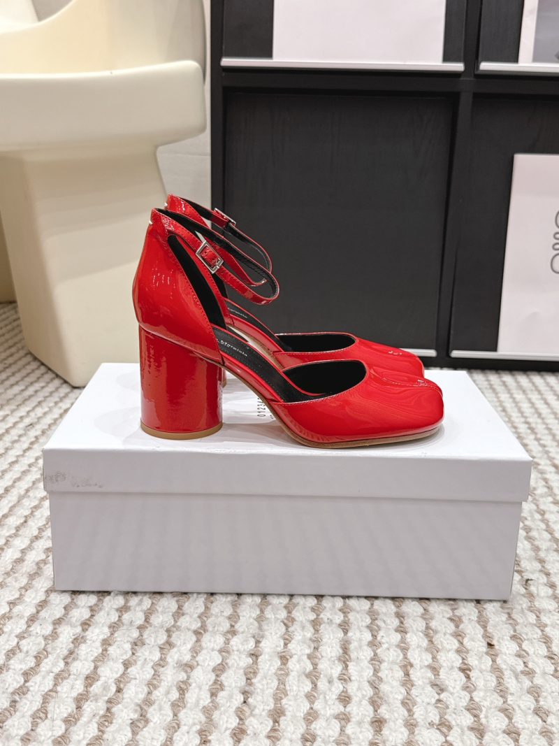 Женские красные лаковые туфли Tabi с ремешком на щиколотке Maison Margiela