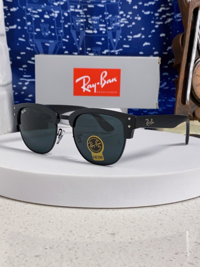 Солнцезащитные очки Ray-Ban в черной оправе