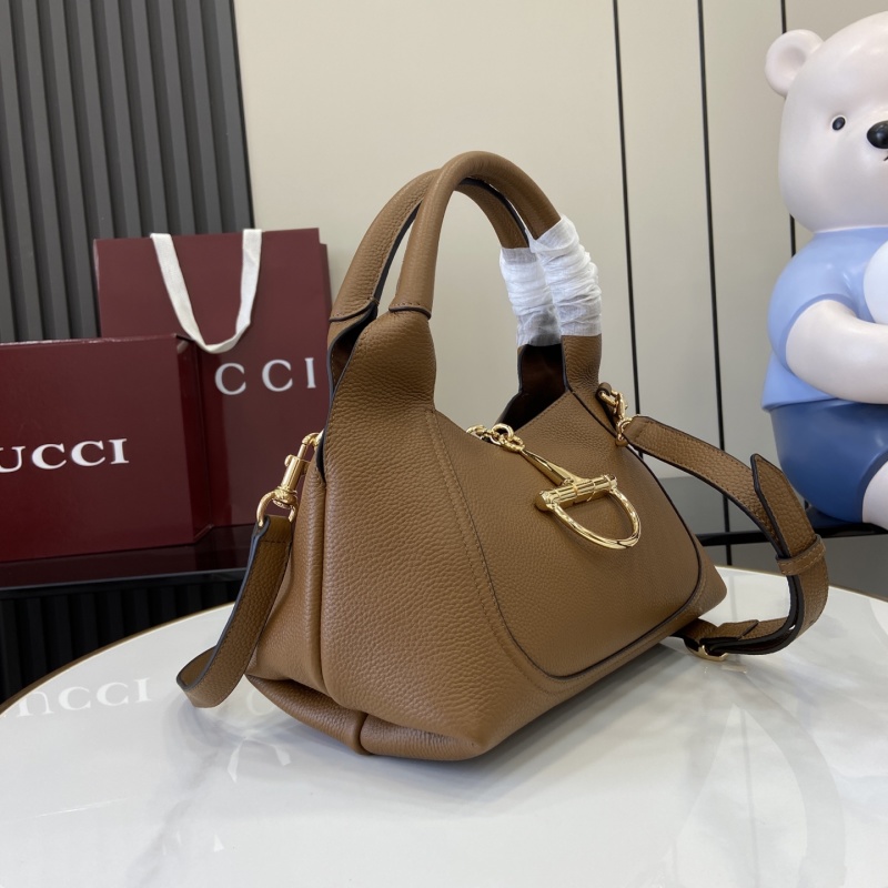 Сумка Gucci с золотой фурнитурой