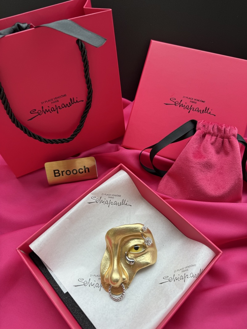 Брошь Schiaparelli