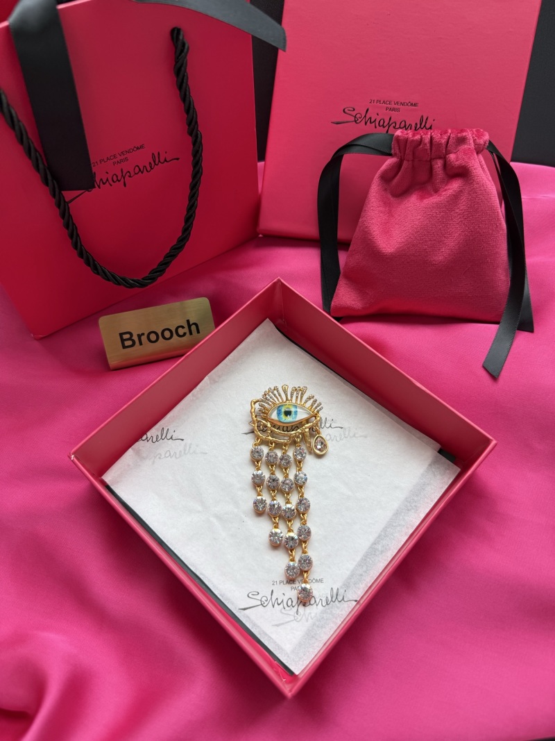 Брошь Schiaparelli с глазом