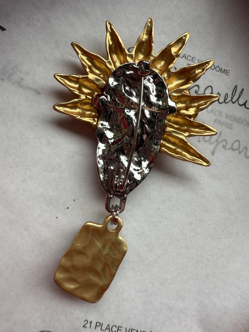 Брошь Schiaparelli