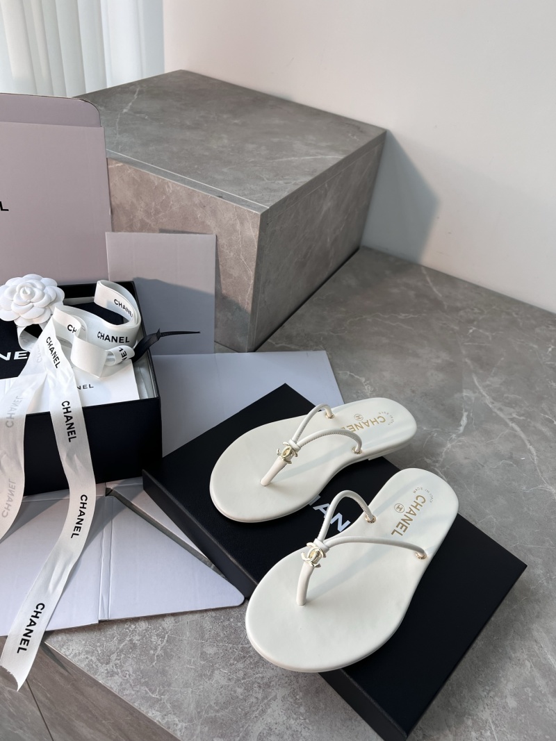 Шлепки Chanel белые кожаные
