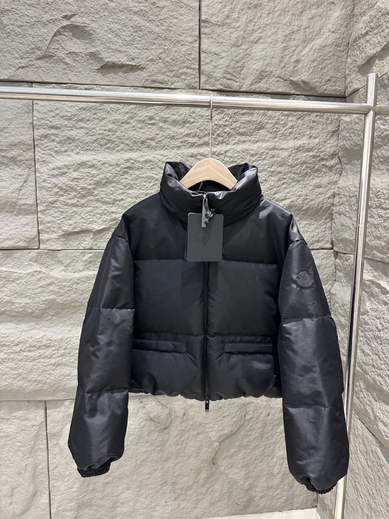 Пуховик Moncler