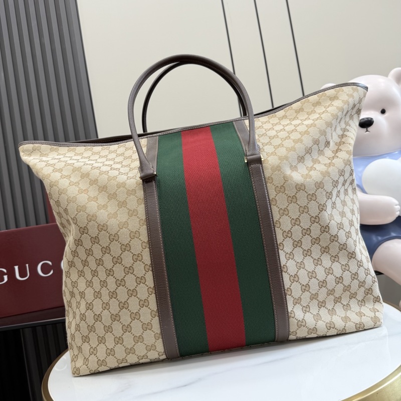 Сумка Gucci с монограммой и красно-зеленой полосой