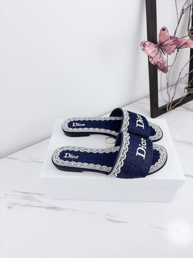 Женские слайды Dior с вышивкой