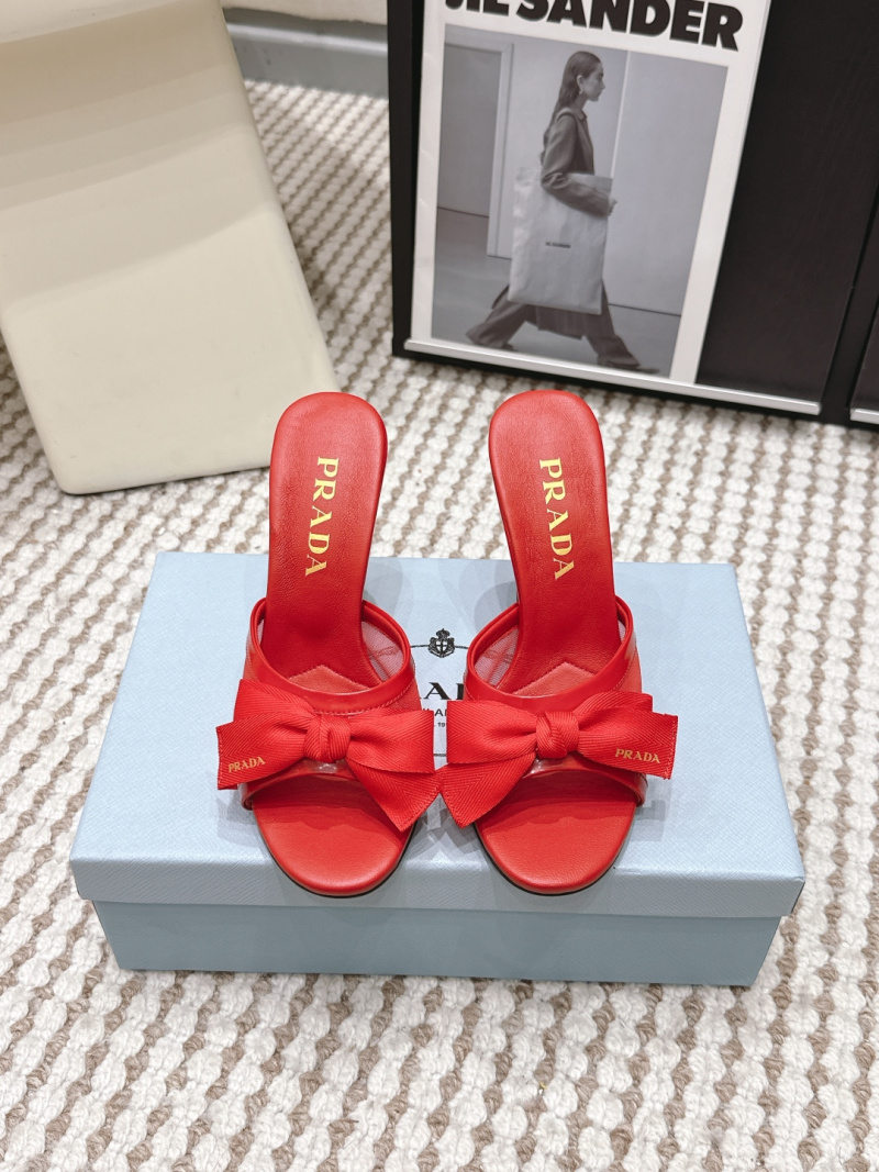 Босоножки женские красные с бантом Prada