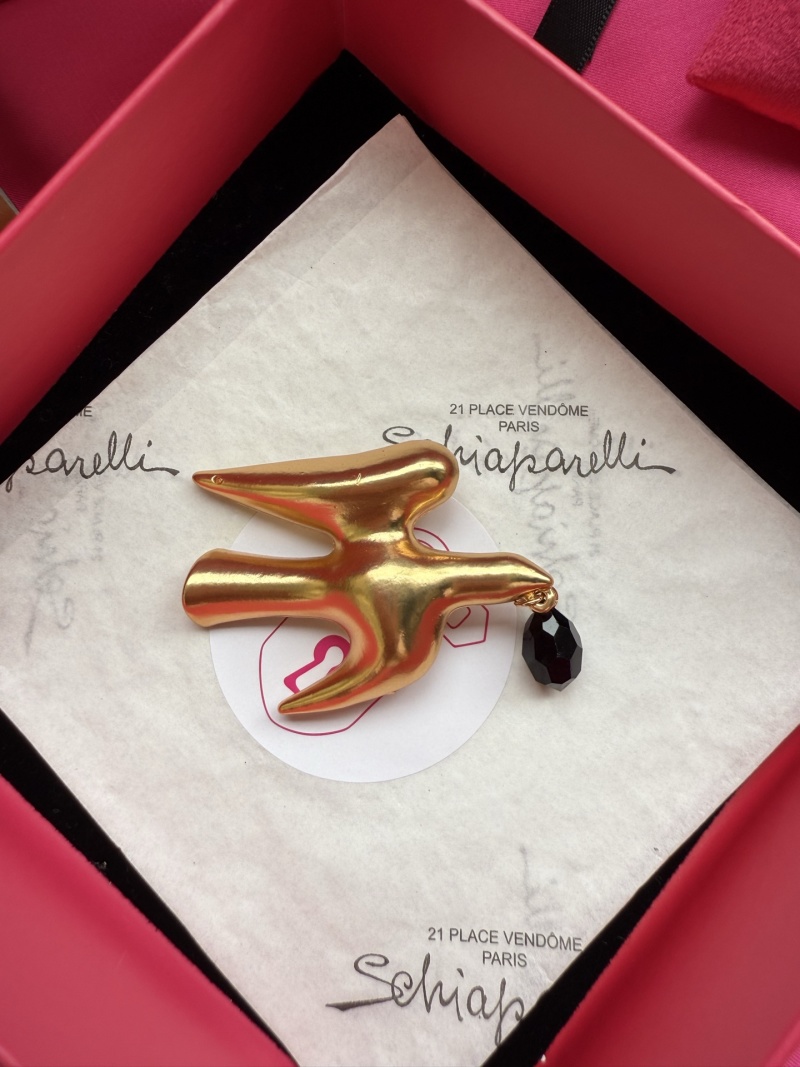 Брошь в виде птицы с подвеской Schiaparelli