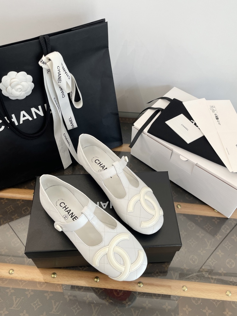 Женские белые туфли с логотипом и Т-образным ремешком Chanel