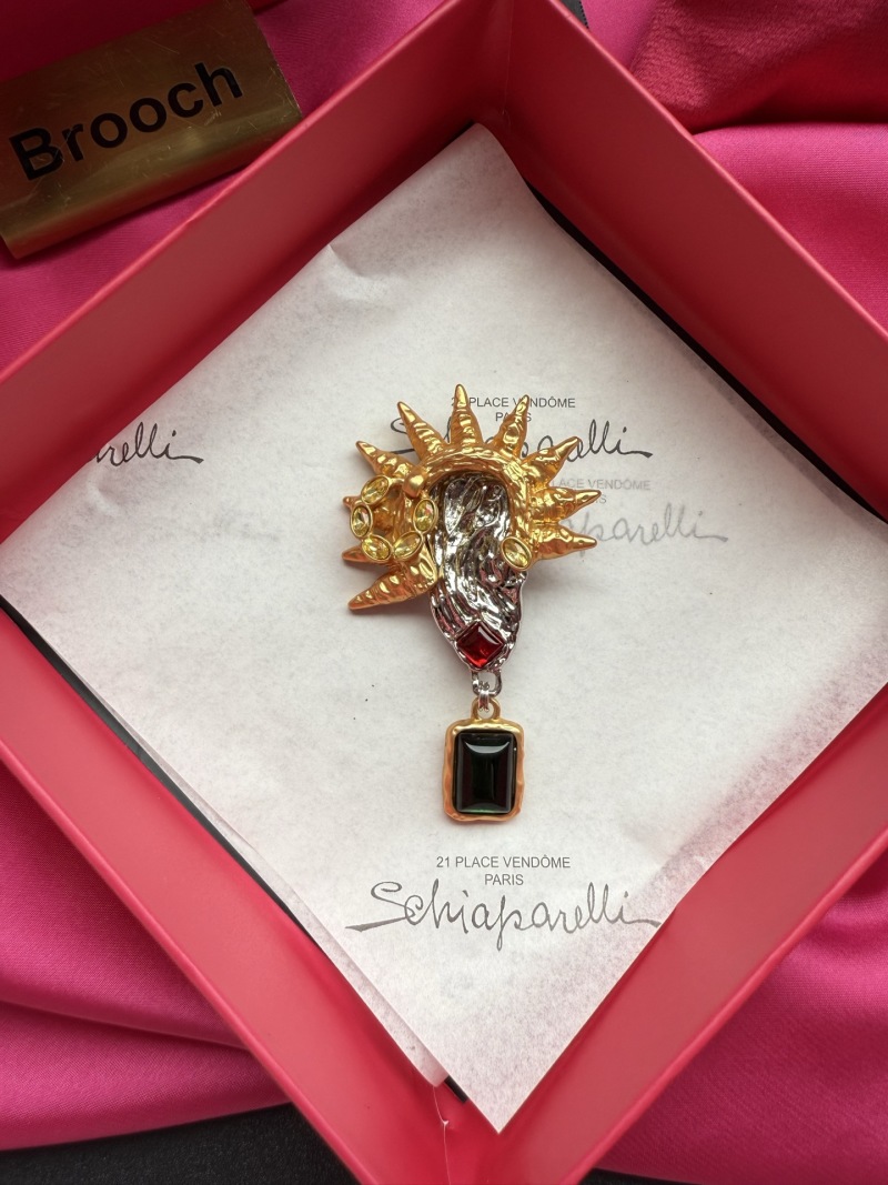 Брошь Schiaparelli