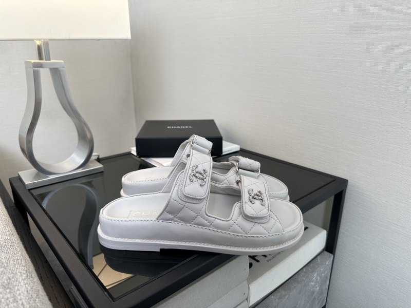 Белые босоножки Chanel