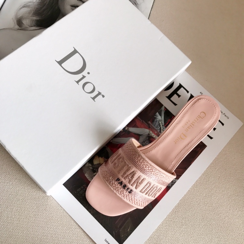 Женские мюли розовые с декоративной вышивкой Dior