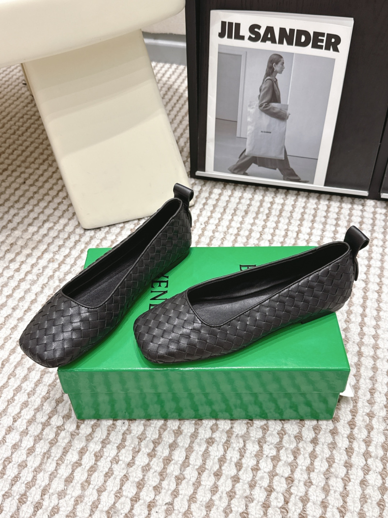 Женские плетеные туфли на плоской подошве Bottega Veneta
