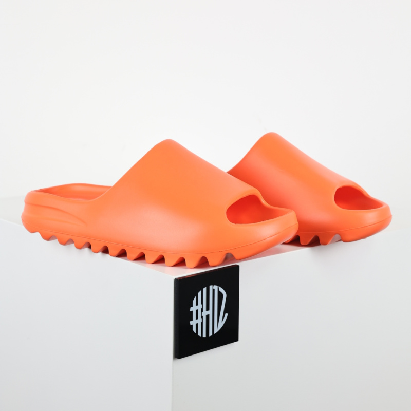 Шлёпанцы Yeezy