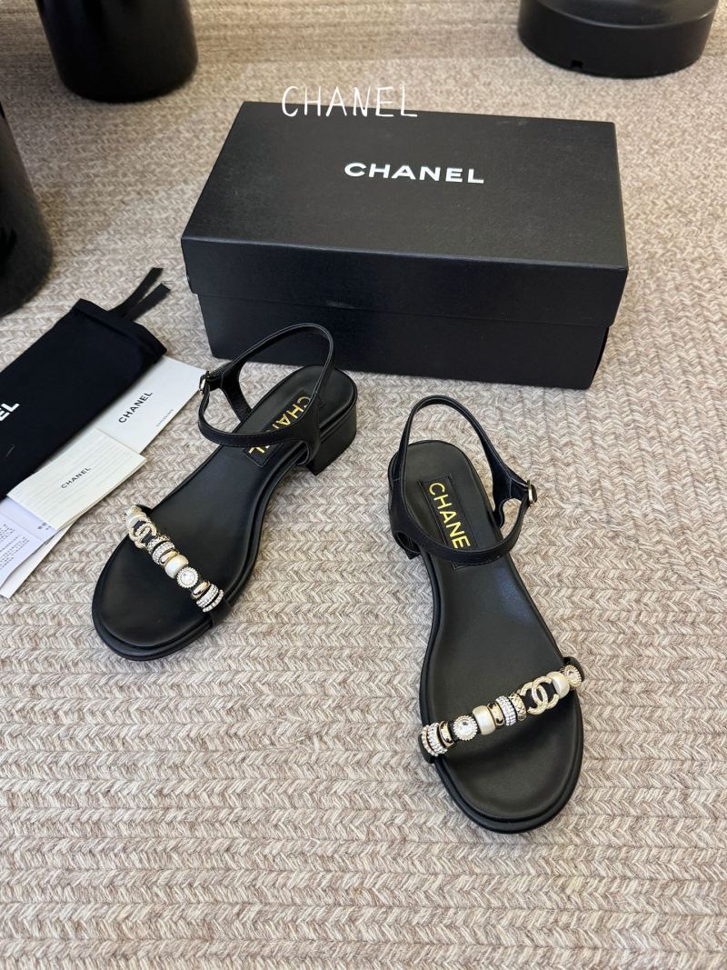 Черные босоножки на каблуке с жемчугом и цепью Chanel