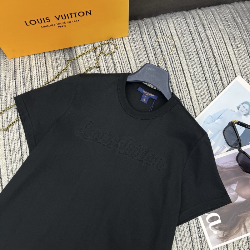 Футболка женская коротким рукавом с круглым вырезом и вышивкой Louis Vuitton