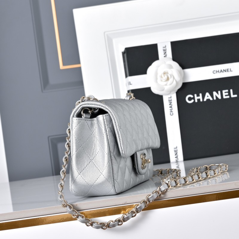 Сумка Chanel Mini Classic Flap серебристая с золотой фурнитурой