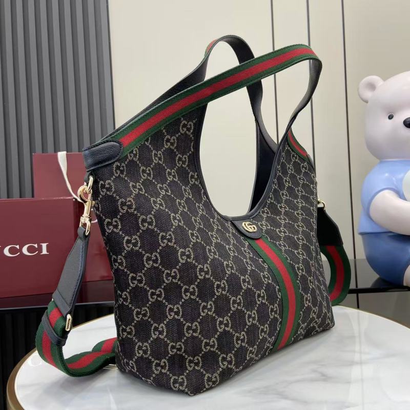 Сумка-хобо Gucci с принтом GG
