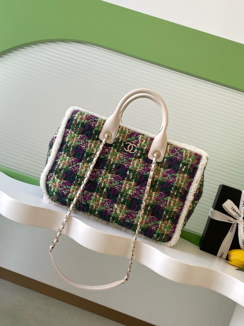Chanel зимняя сумка из твида с меховыми вставками