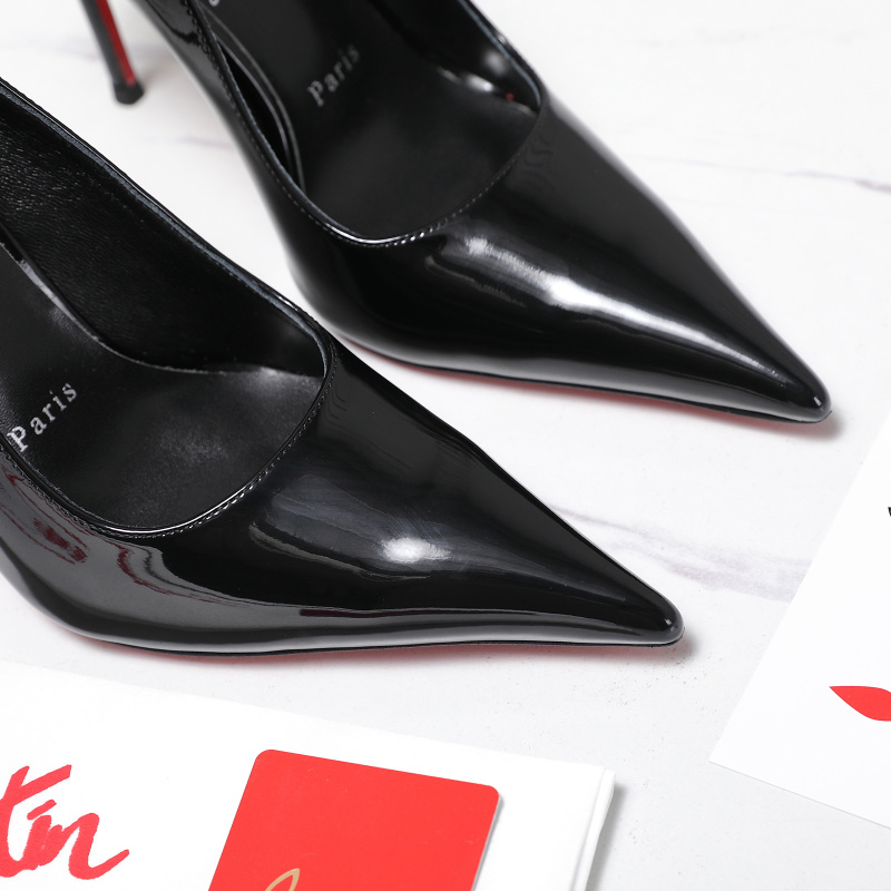 Женские лаковые туфли на шпильке Christian Louboutin