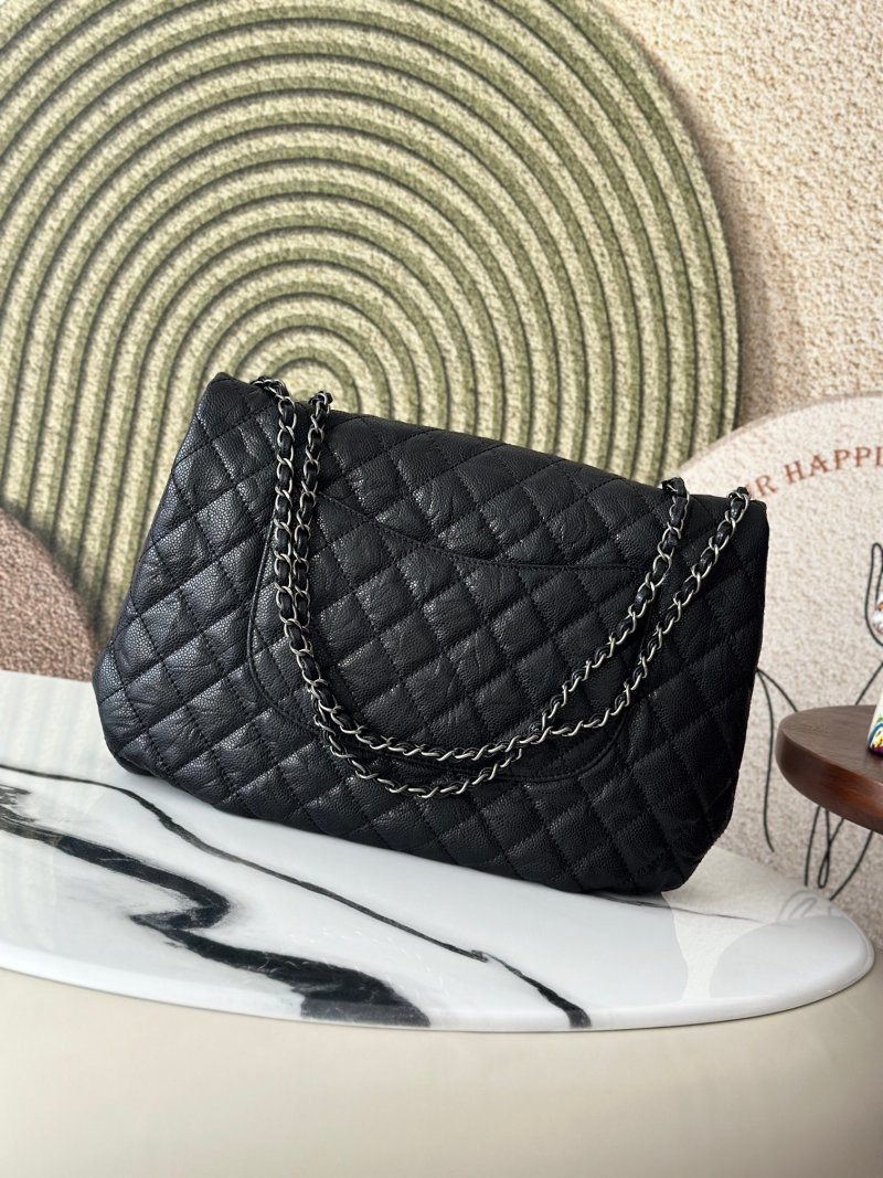Черная винтажная сумка Chanel с клапаном