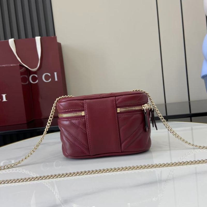Кожаная сумка Gucci с цепочкой