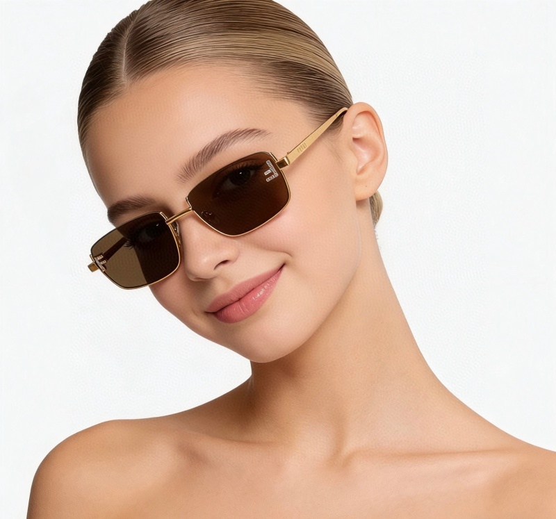 Солнечные очки Fendi FE 4105, золотая оправа