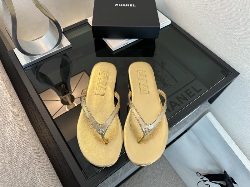 Шлёпанцы Chanel с кристаллами