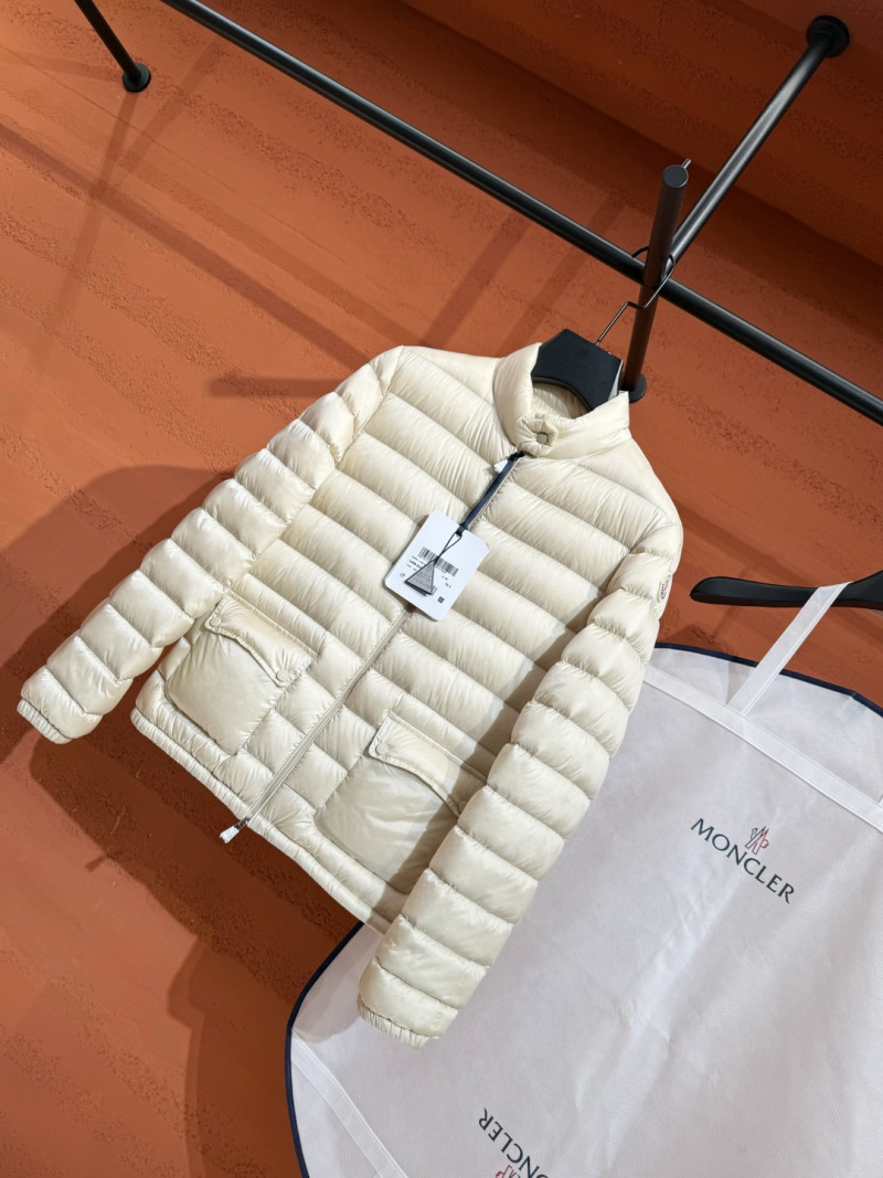Пуховик Moncler
