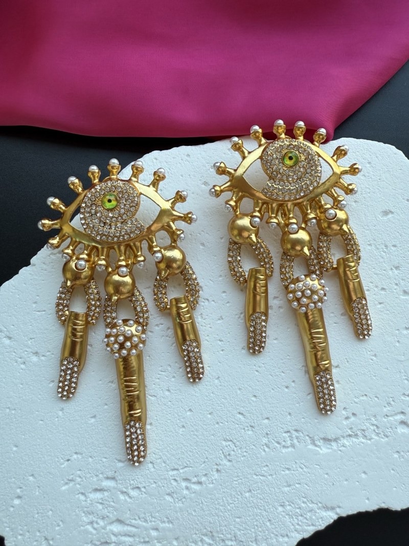 Серьги в виде глаз с кристаллами и подвесками Schiaparelli