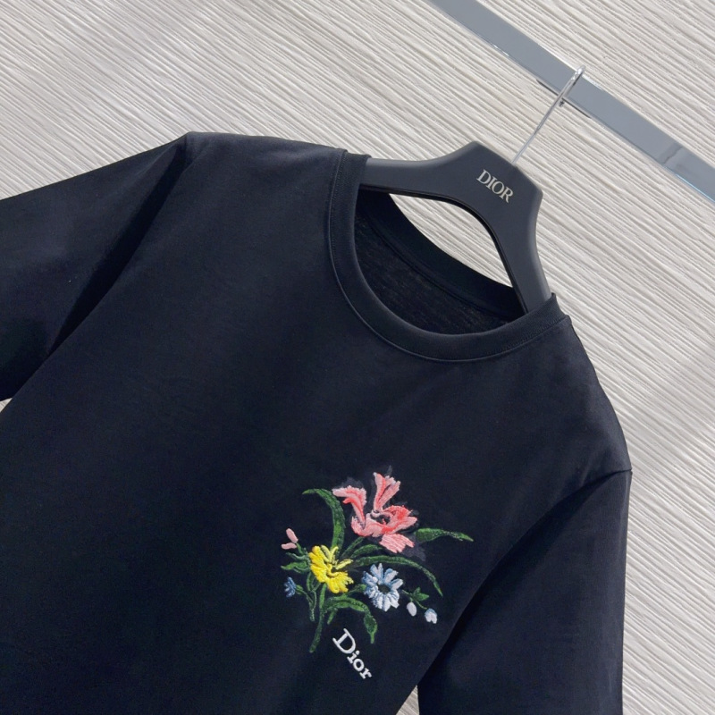 Футболка женская черная с цветочной вышивкой Dior