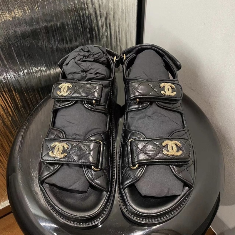 Сандалии Chanel черные с замком-липучкой