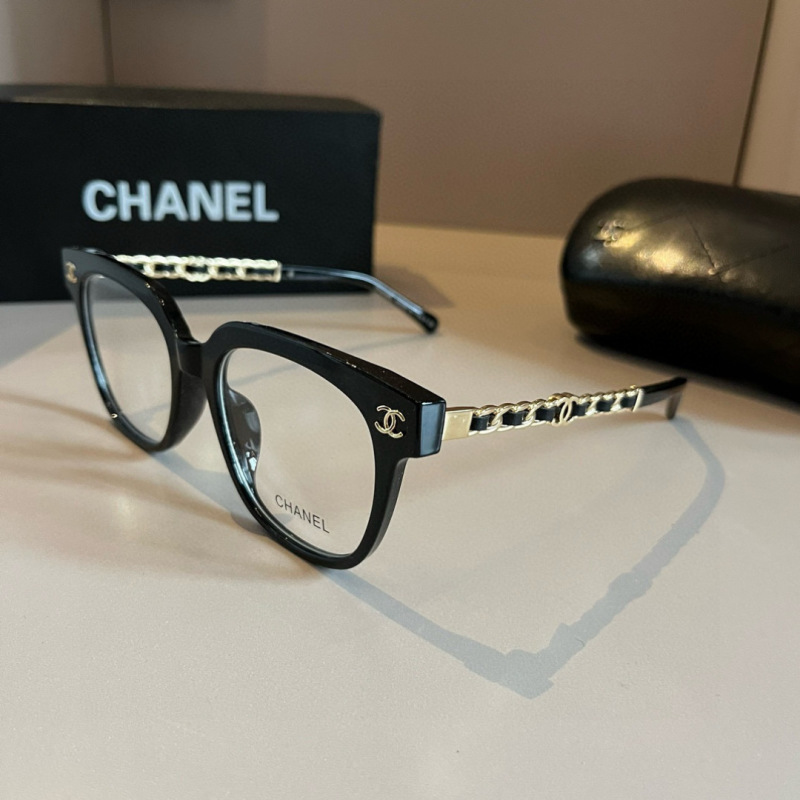 Очки Chanel, черная оправа с декором из цепи