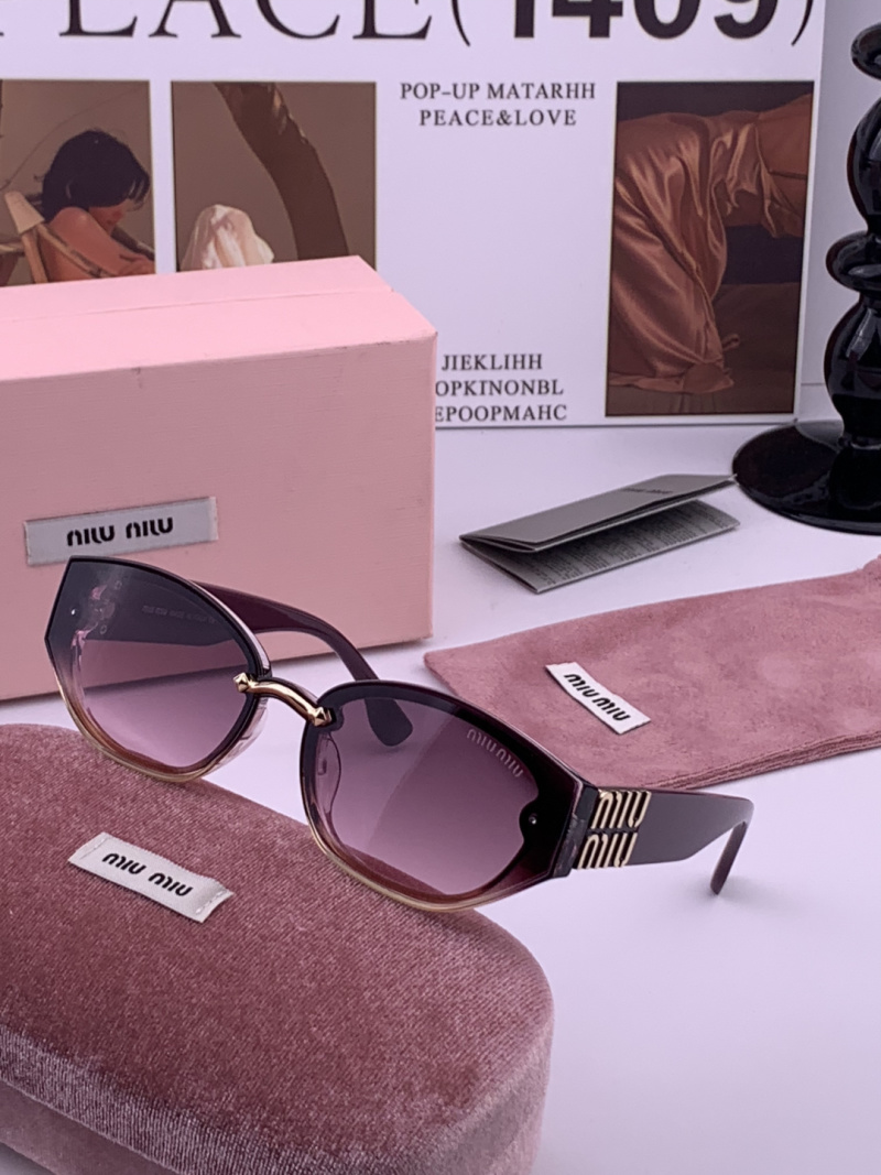 Солнечные очки Miu Miu модель M7350