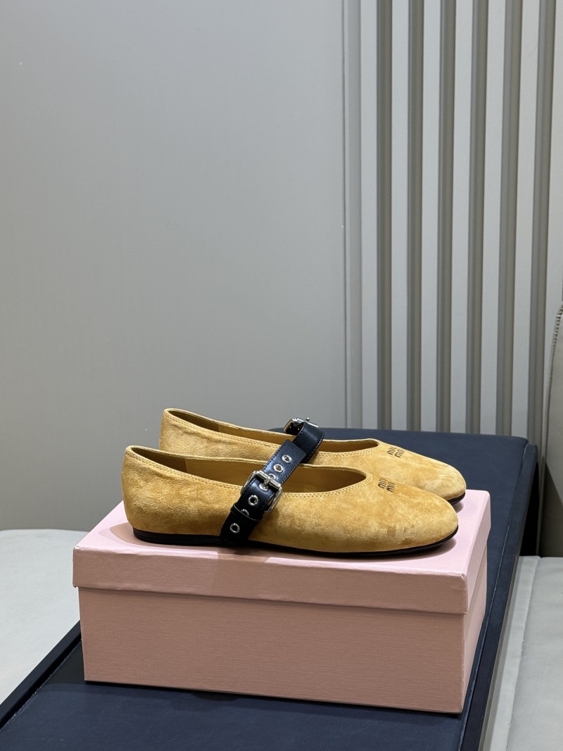 Женские балетки с ремешком Miu Miu