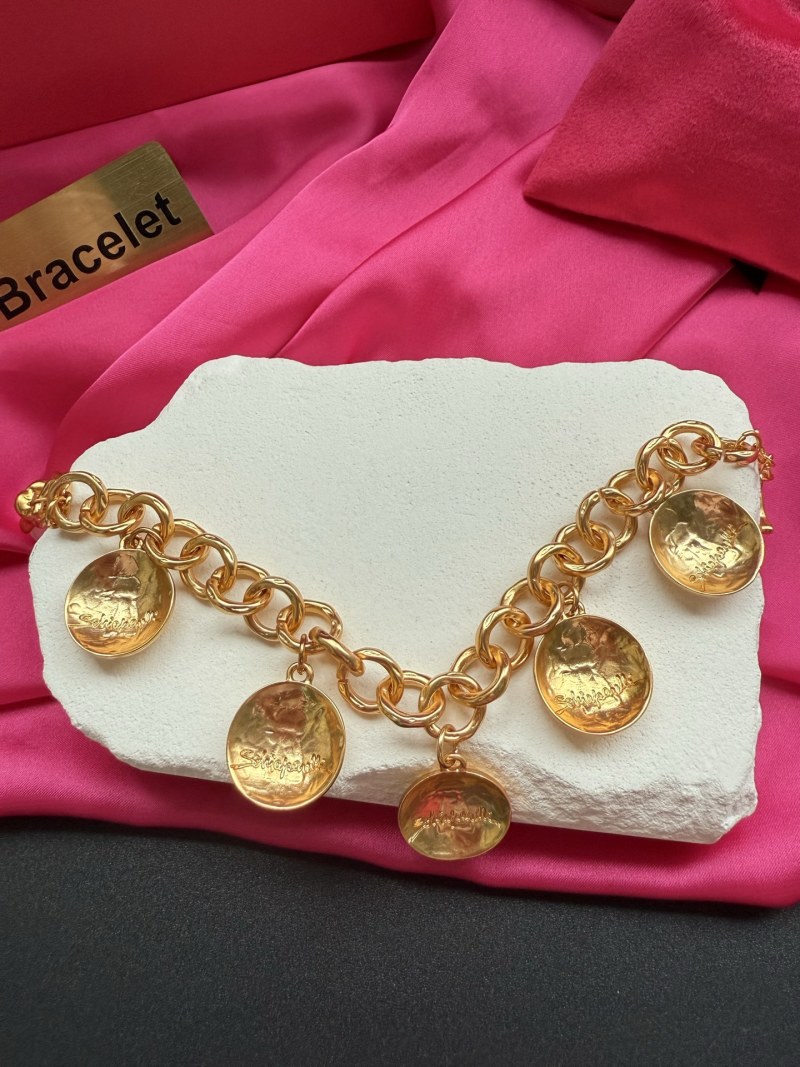 Браслет Schiaparelli с подвесками в виде ключей