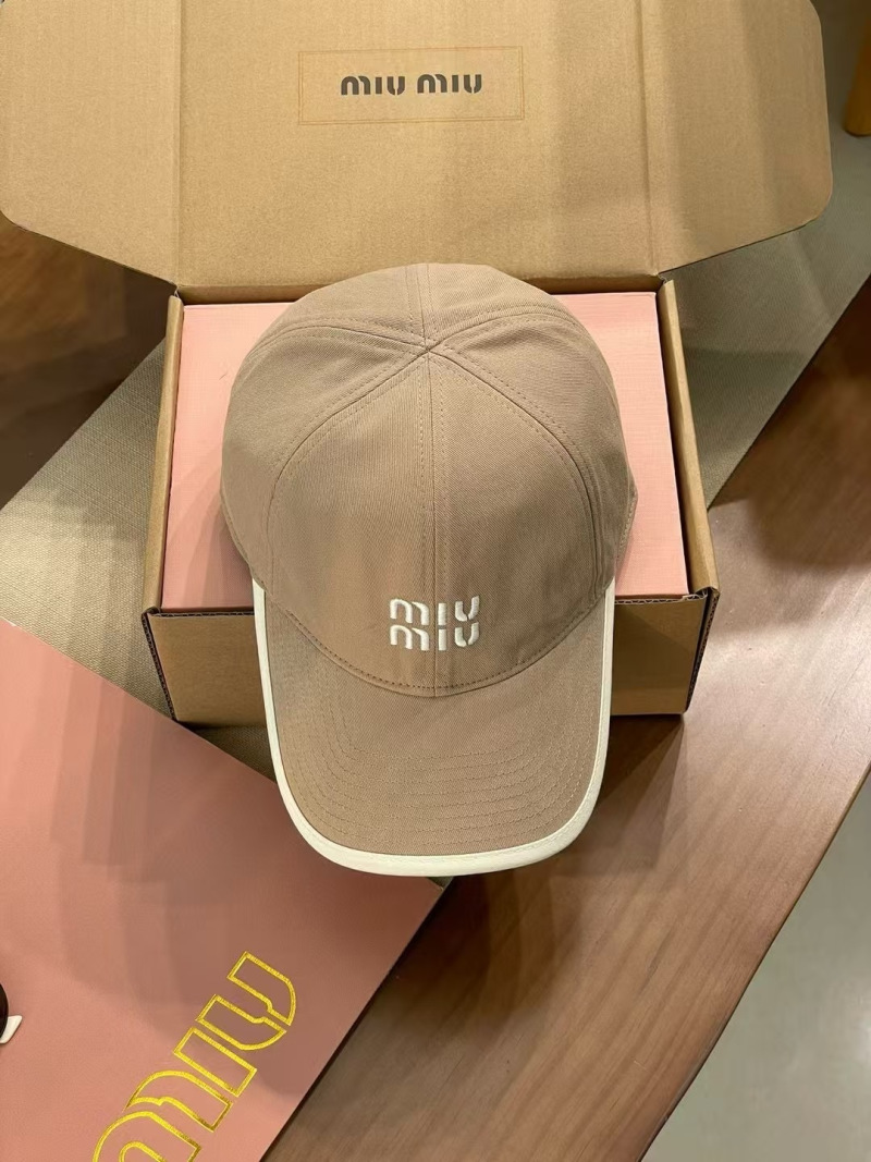 Бежевая бейсболка с белой окантовкой Miu Miu