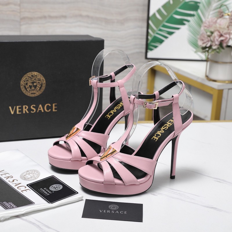 Женские розовые сандалии с прозрачными ремешками и золотистым декором Versace