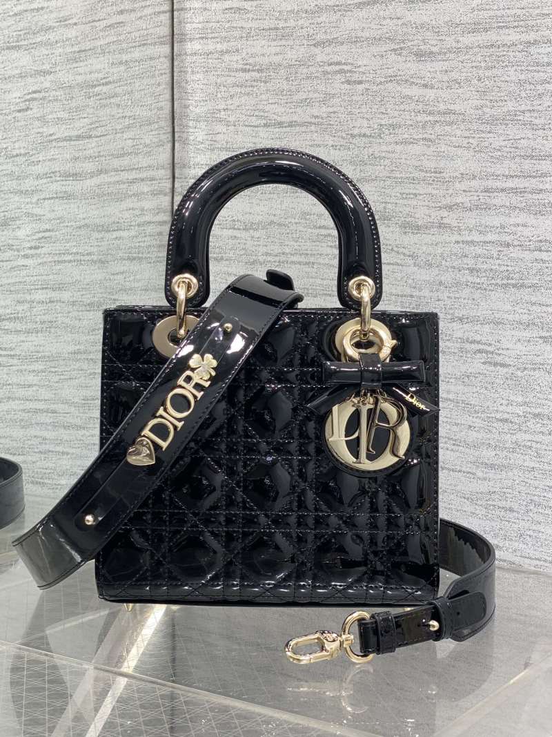 Черная лакированная сумка Dior Lady Dior