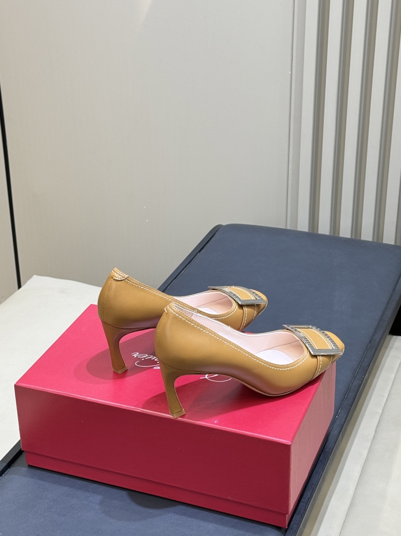 Женские туфли с пряжкой на среднем каблуке Roger Vivier