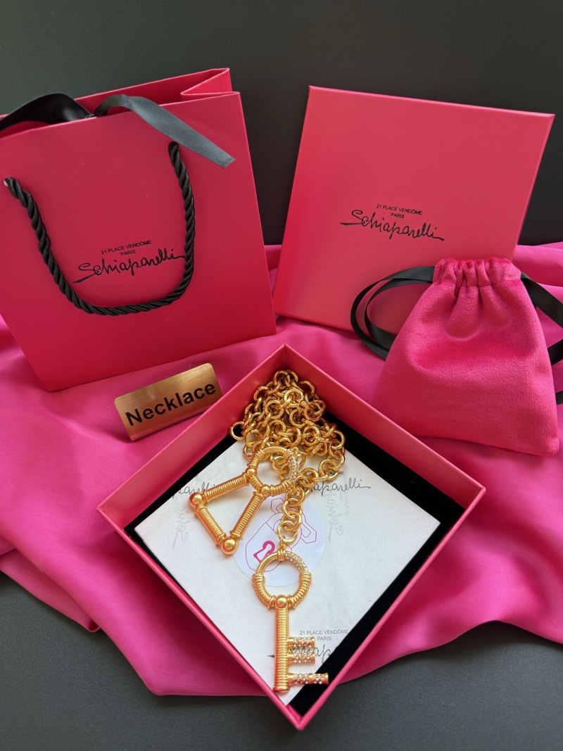 Золотистое колье с подвеской в виде ключа Schiaparelli