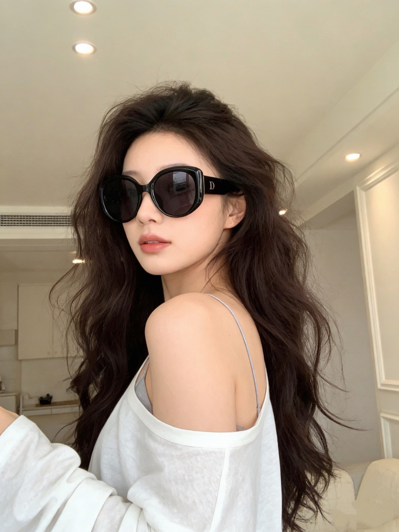 Женские солнцезащитные очки черные с квадратным силуэтом Dior